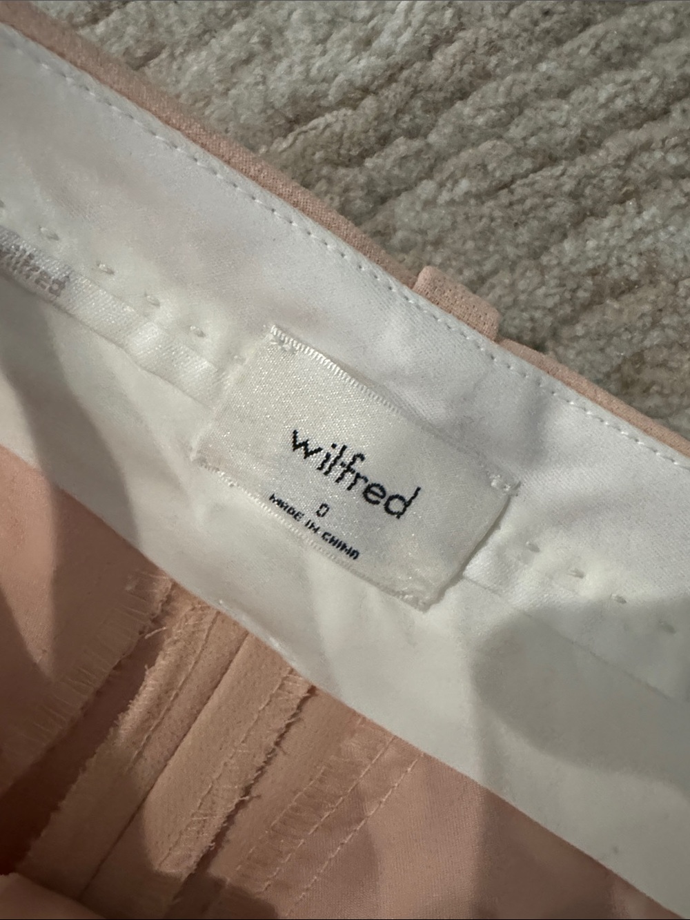 Aritzia Effortless crêpe pants - Picture 3 of 6